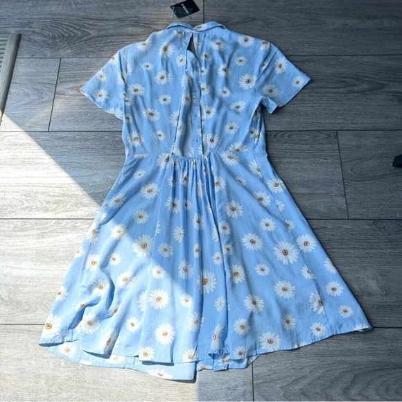 NWT Forever  21 Light Blue Daisy Open Back Button Down Shirt Dress - Picture 12 of 13